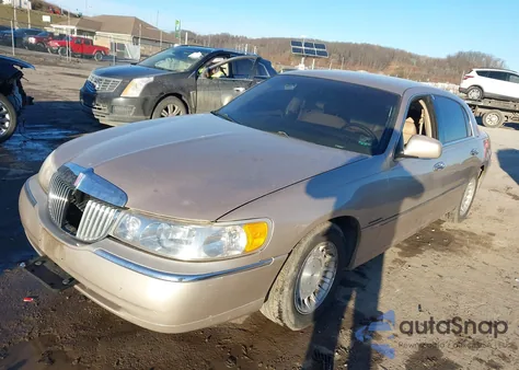 1998 Lincoln Town Car Executive из США, поврежденный, VIN 1LNFM81W9WY703375